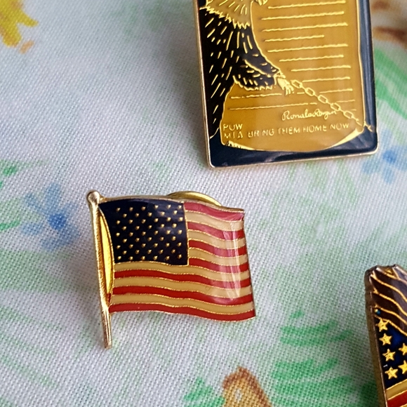 🌙Vtg 4 Patriot, American, POW MIA Pins - Picture 5 of 8